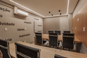 Habitación doble | Sala de reuniones