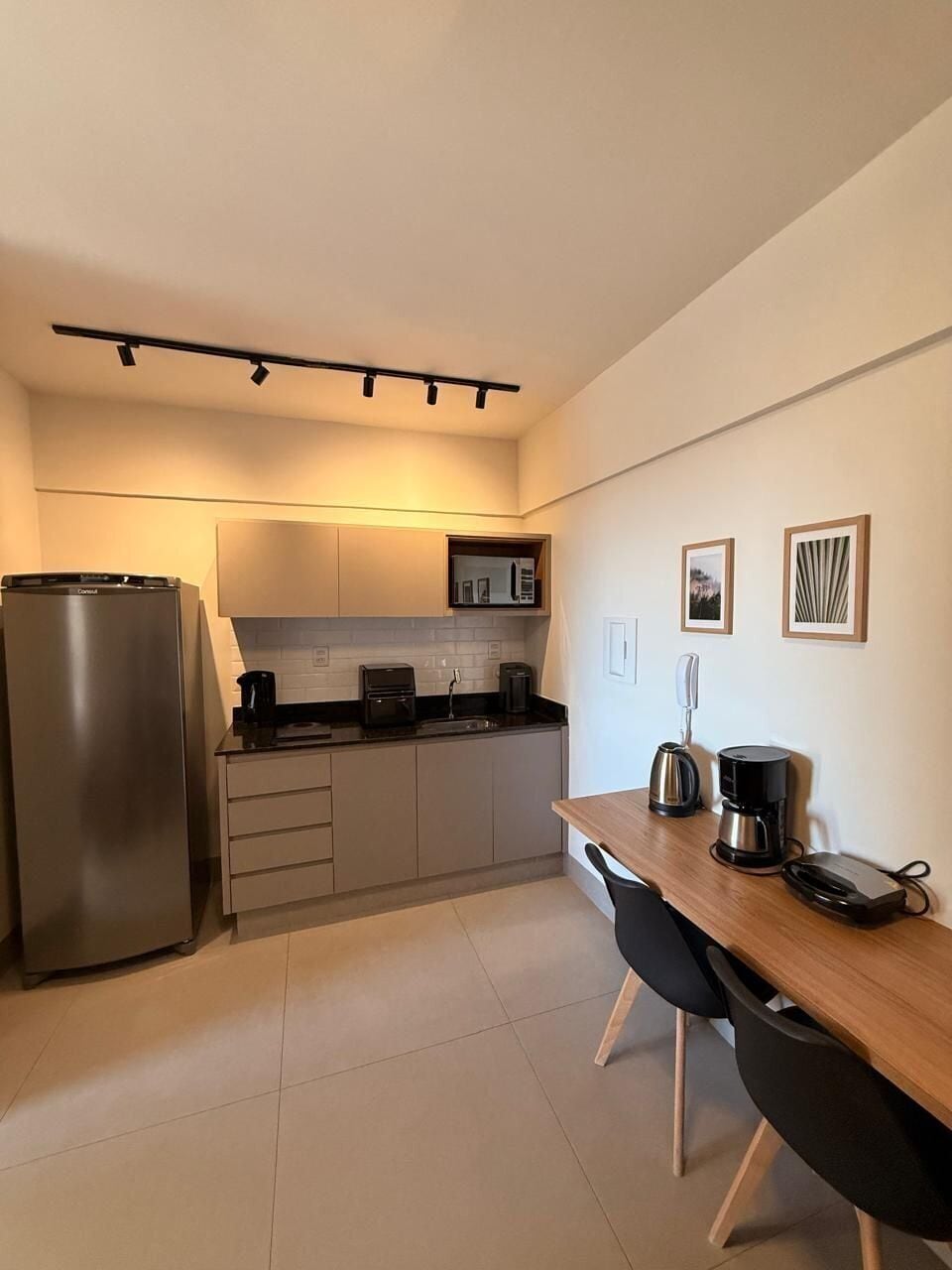 Premium Apartment | Private kitchen | Fridge, microwave, stovetop, cookware/dishes/utensils