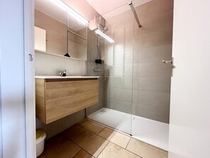 Apartment | Bathroom