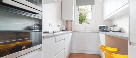 Fridge, microwave, oven, cookware/dishes/utensils