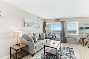 Smart TV - Beach Front, Stunning Gulf Views, Seasonally Heated Pool, Gym, Pier, 1BR+Bunks (Orange Beach)