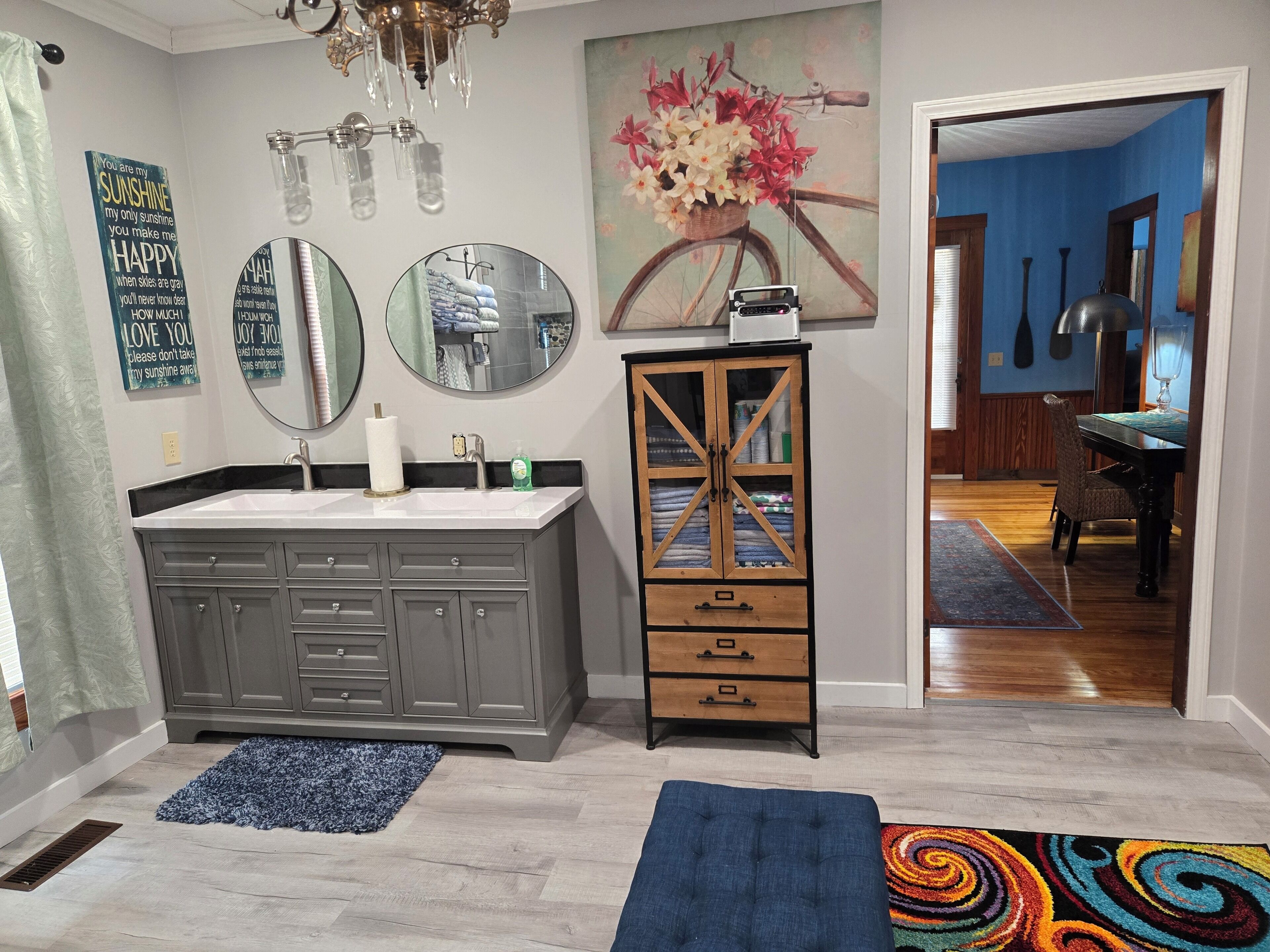 4 bedrooms, desk, iron/ironing board, free WiFi