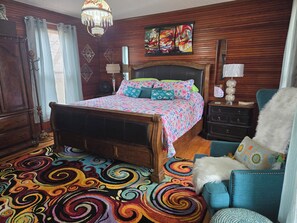 4 bedrooms, desk, iron/ironing board, free WiFi