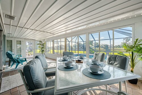 Charming 3-bedroom house with private pool on canal