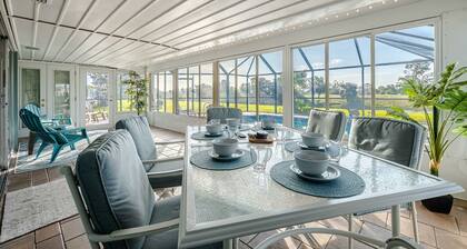 Charming 3-bedroom house with private pool on canal