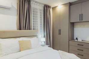 2 bedrooms, iron/ironing board, WiFi, bed sheets - NOOK 1: Stylish 2BR with premium finishes, custom décor & stunning views. (Takoradi)