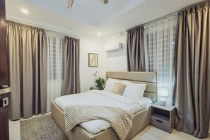 2 bedrooms, iron/ironing board, WiFi, bed sheets