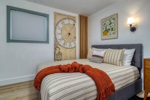 3 bedrooms, desk, iron/ironing board, free WiFi