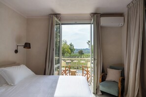 6 bedrooms, WiFi, bed sheets