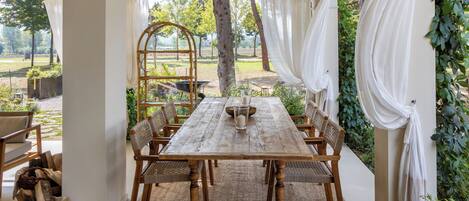 Outdoor dining