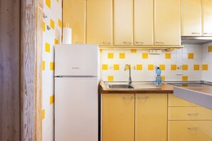 Micro-ondes, plaque de cuisson, cafetière/bouilloire
