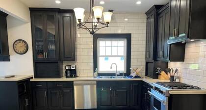 CRAFTSMAN's MAIN FLOOR 2 bd rm- chef's kit- deck