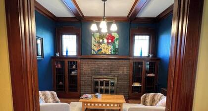 CRAFTSMAN's MAIN FLOOR 2 bd rm- chef's kit- deck