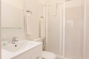 Shared Dormitory, 1 Bedroom, Smoking | Bathroom