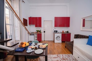 Shared Dormitory, 1 Bedroom, Smoking | Living room - Room-palma 1 Bedroom Apartment Lisbon (Lisbon)