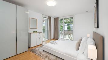 2 bedrooms, iron/ironing board, Internet, bed sheets