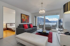 Living area - Montreux Lake View Apartments & SPA One-Bedroom C2.4 (Montreux)