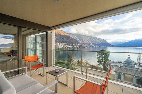 Terrace/patio - Montreux Lake View Apartments & SPA Three-Bedroom B5.11 (Montreux)