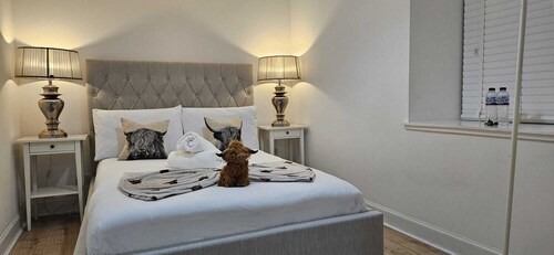 Modern, 2 bedroom, pet-friendly studio, close to Scotlands best golf courses!