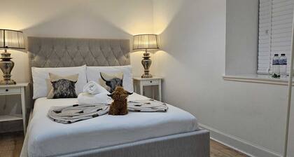 Modern, 2 bedroom, pet-friendly studio, close to Scotlands best golf courses!