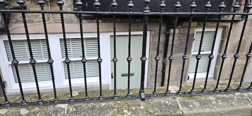 Modern, 2 bedroom, pet-friendly studio, close to Scotlands best golf courses!