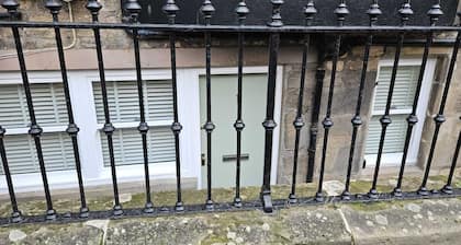Modern, 2 bedroom, pet-friendly studio, close to Scotlands best golf courses!