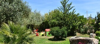 Apartment in villa with garden up to 5 minutes from the sandy beach