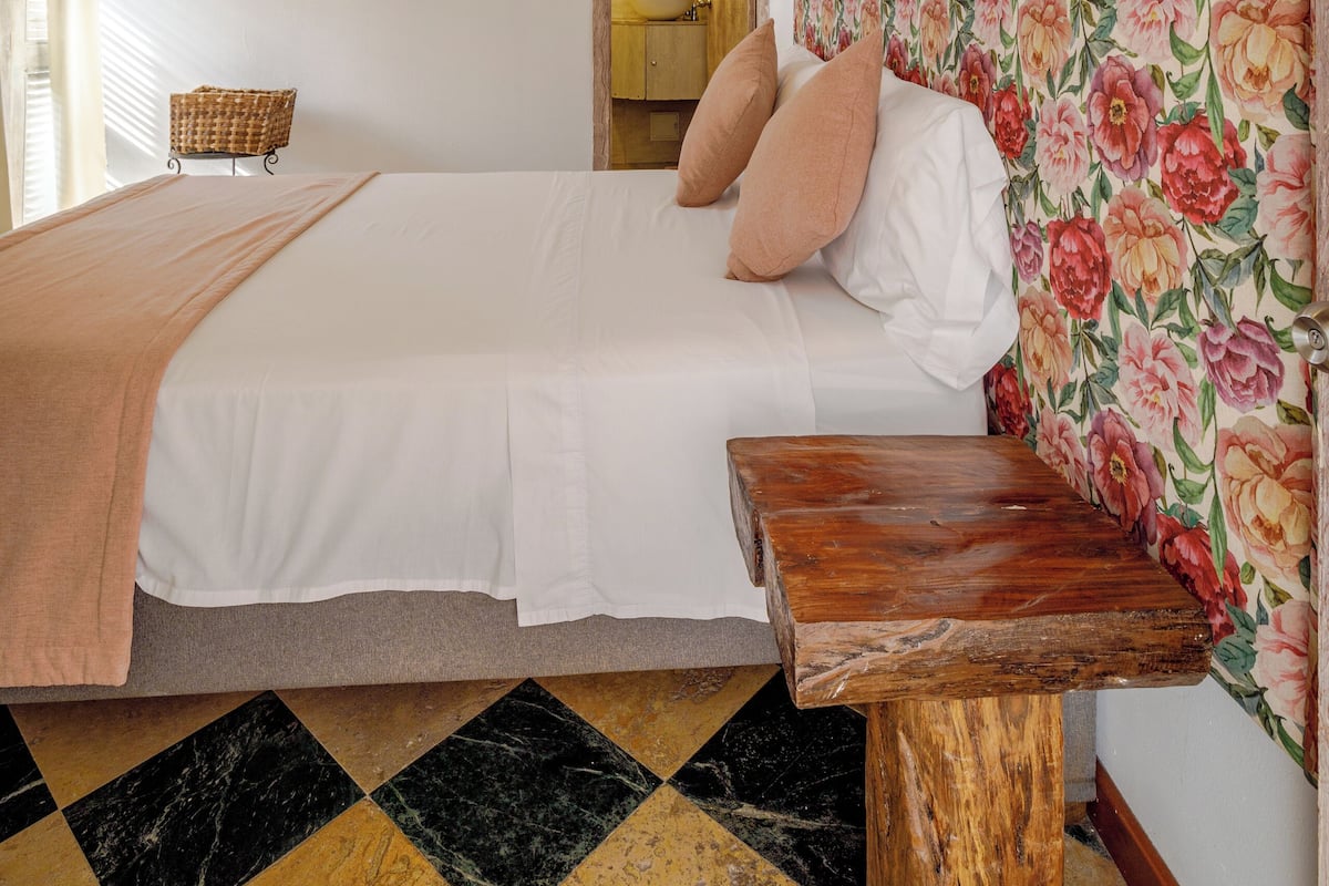 Habitación Deluxe, vistas a la ciudad | Caja fuerte, wifi gratis, ropa de cama