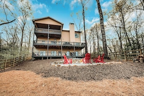 Exterior - XL MODERN LUXURY HOME! Mountain Views, Gameroom, 6 bedrooms, Firepit, HOT TUB, (Blue Ridge)
