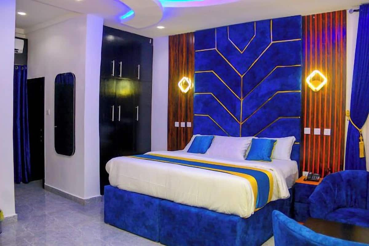 Deluxe Room, Balcony, City View | Meja, ruang kerja komputer riba, kalis bunyi, Wi-fi percuma
