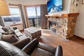 Een smart-tv en een open haard