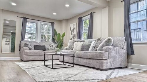 3 Blks to Metro near FedEx Field Washington DC