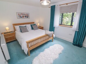 2 Schlafzimmer, individuell dekoriert, individuell eingerichtet