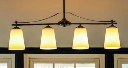 CRAFTSMAN’sUPSTAIRS! 3 bd rm w/impressive attic!