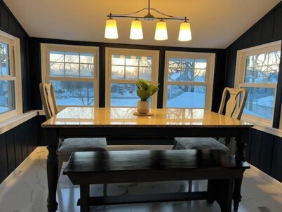 CRAFTSMAN’sUPSTAIRS! 3 bd rm w/impressive attic!