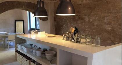 Gordes, in the heart of the village with private pool and panoramic view