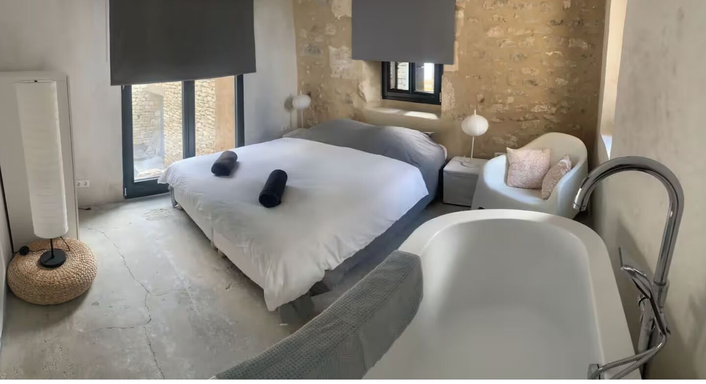 5 chambres, lit parapluie, Wi-Fi, draps fournis