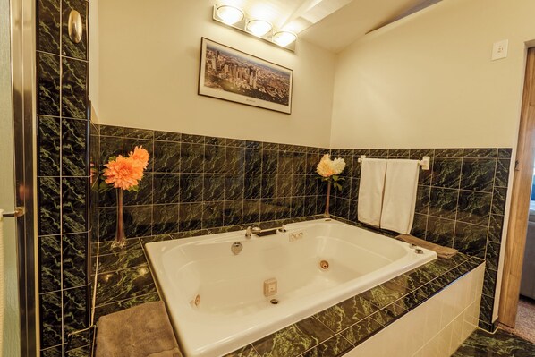 Shower, jetted bath, hair dryer, towels