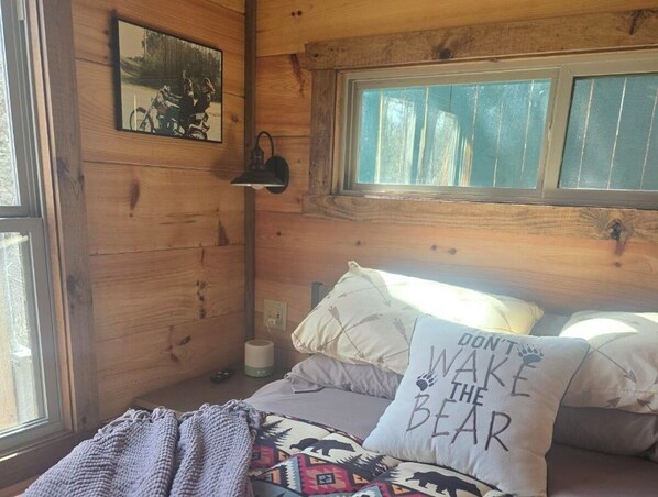 2 bedrooms, in-room safe, desk, iron/ironing board