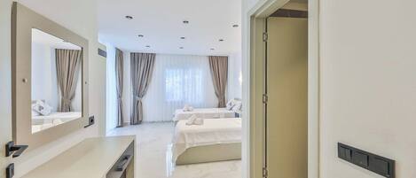 5 bedrooms, WiFi, bed sheets