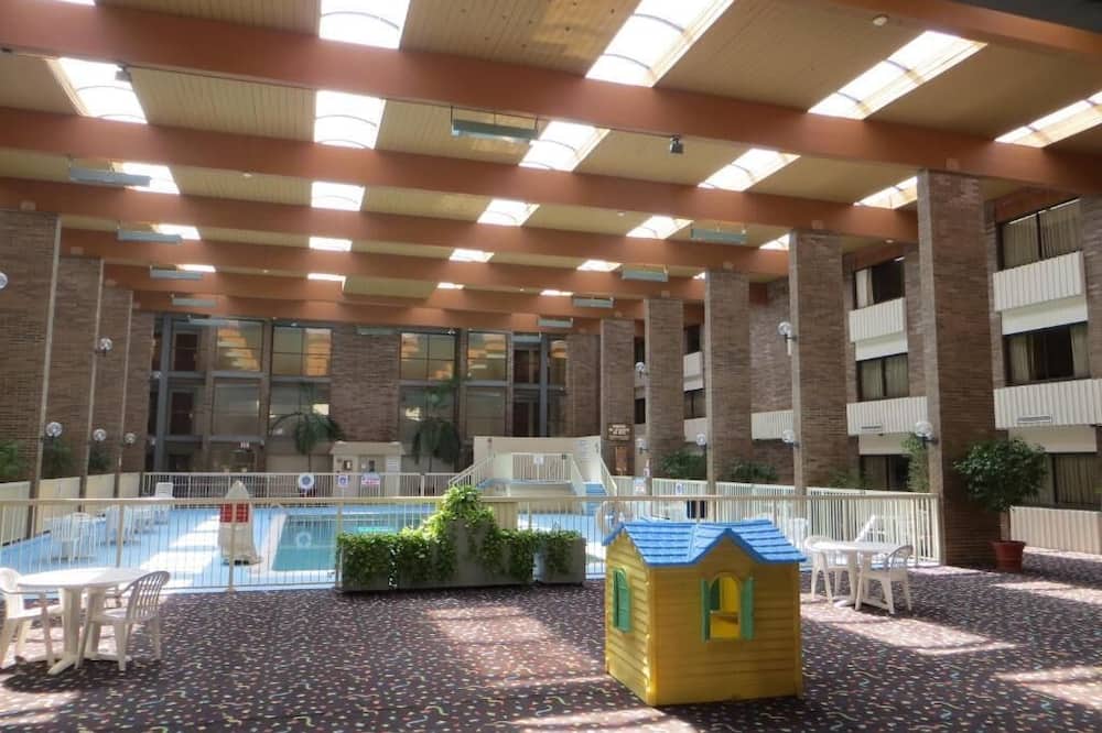 Lansing Delta West Hotel