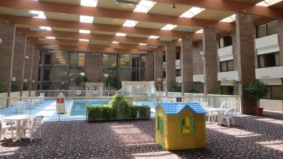 Lansing Delta West Hotel