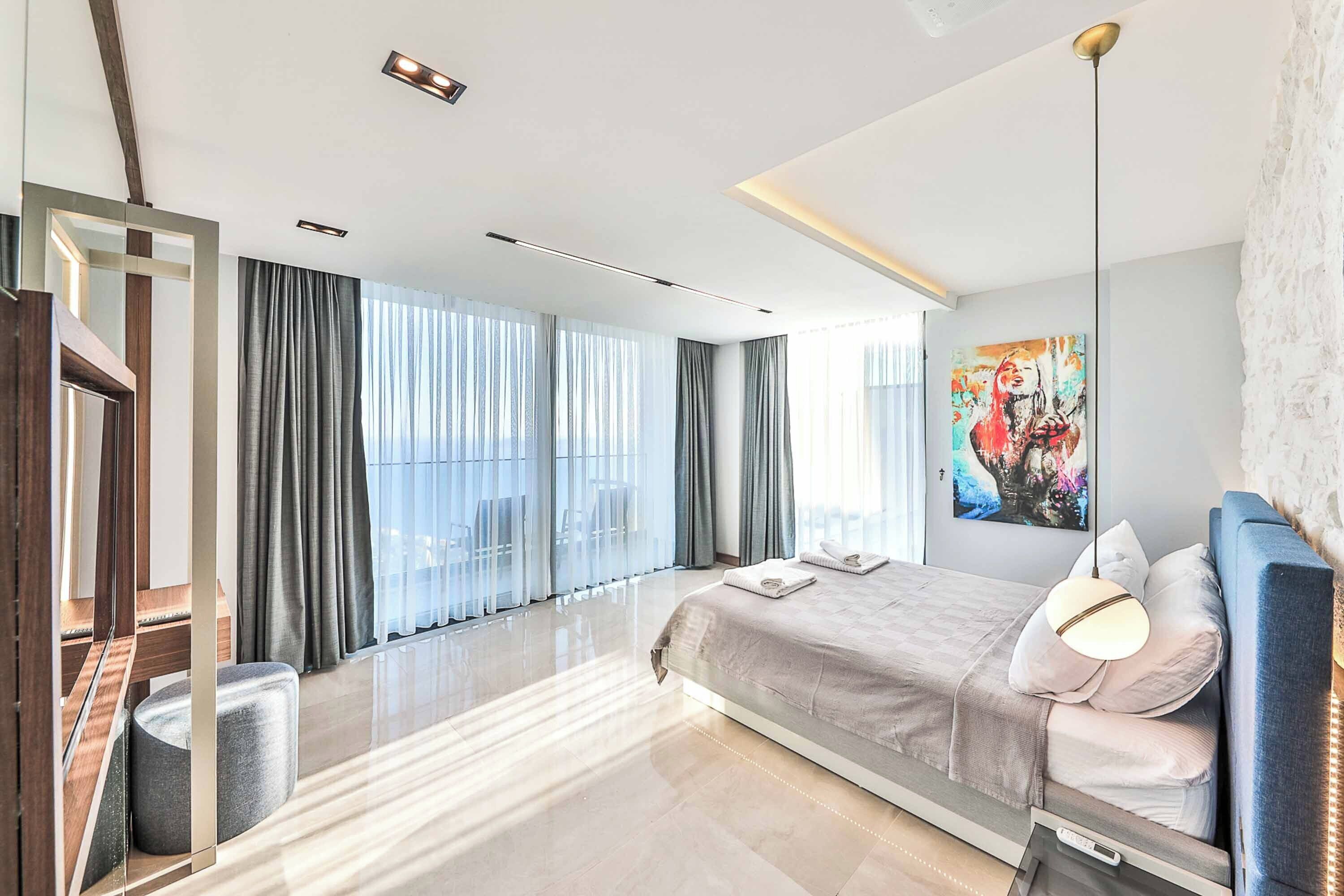 6 bedrooms, WiFi, bed sheets