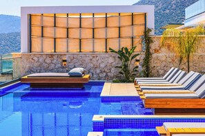 Pool - Villa Overseas Views (Unknown)