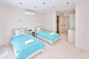 5 bedrooms, WiFi, bed sheets