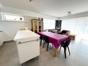 Apartment | Dining - Apartment in Wenduine Near the Beach (De Haan)