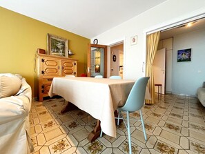 Apartment | Dining - Apartment in Wenduine With Stunning Sea View (De Haan)