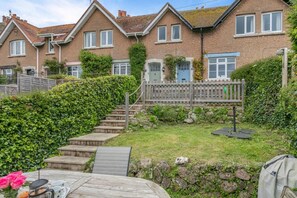 Property grounds - 3 Bed in Beer (oc-b31132) (Beer)