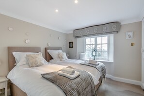 6 bedrooms, free WiFi, bed sheets