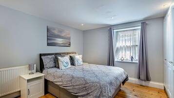 3 bedrooms, travel cot, free WiFi, bed sheets